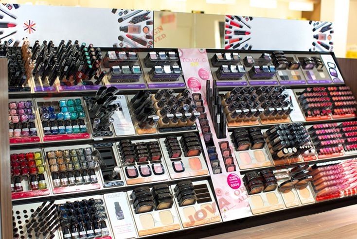 Arrange your beauty products with a cosmetics display stand